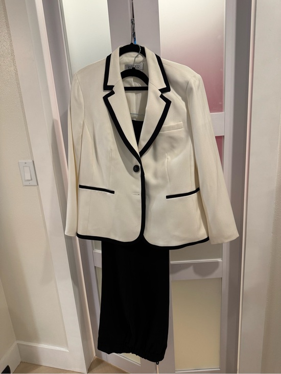 Kasper Jackets & Blazers - White Blazer with Black Trim - Classic Tailored Suit